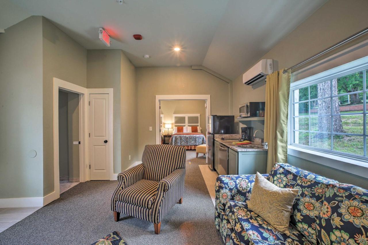 Downtown Branson Cottage With Pool Access! Exterior photo