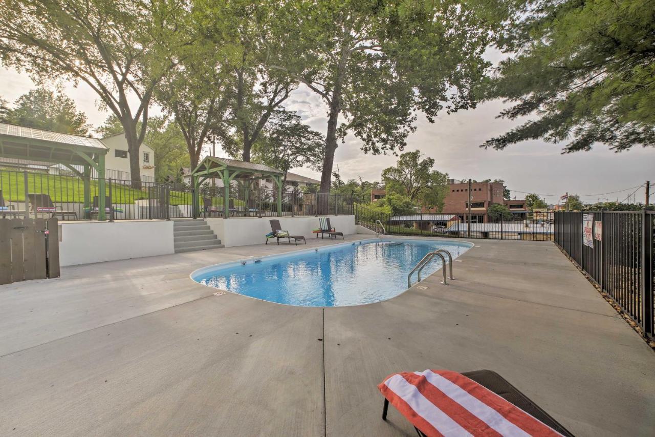 Downtown Branson Cottage With Pool Access! Exterior photo